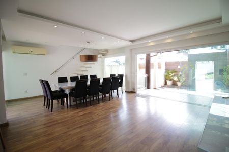 Sala de casa de condomínio para alugar com 4 quartos, 330m² em Freguesia (jacarepaguá), Rio de Janeiro