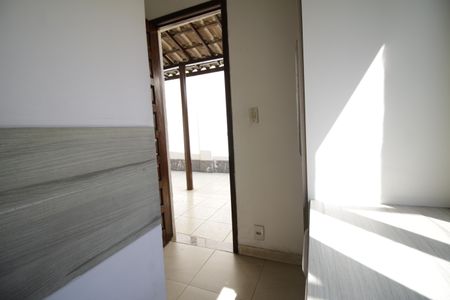 Casa de condomínio para alugar com 330m², 4 quartos e 1 vagaEscritório