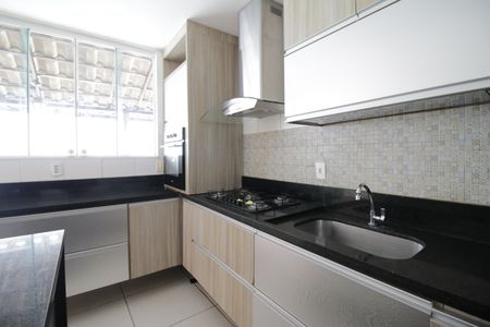 Casa de condomínio para alugar com 330m², 4 quartos e 1 vagaCozinha