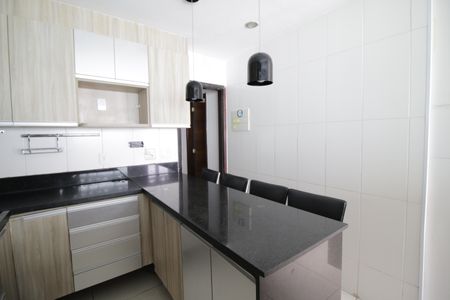 Casa de condomínio para alugar com 330m², 4 quartos e 1 vagaCozinha