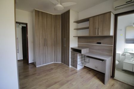 Casa de condomínio para alugar com 330m², 4 quartos e 1 vaga Suíte 2