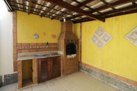 Casa de condomínio para alugar com 330m², 4 quartos e 1 vagaQuintal - churrasqueira 