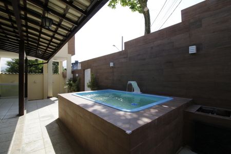 Casa de condomínio para alugar com 330m², 4 quartos e 1 vagaQuintal