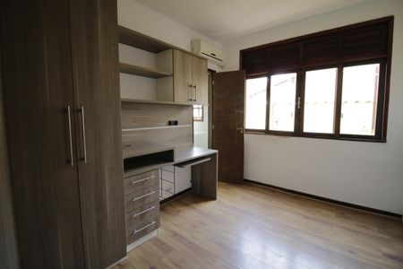 Casa de condomínio para alugar com 330m², 4 quartos e 1 vaga Suíte 2