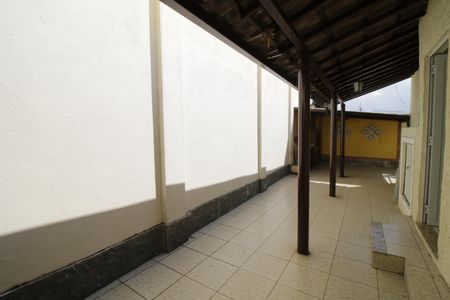 Casa de condomínio para alugar com 330m², 4 quartos e 1 vagaQuintal