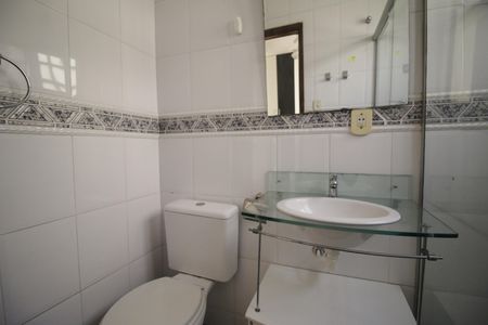 Casa de condomínio para alugar com 330m², 4 quartos e 1 vagaBanheiro da Suíte 3