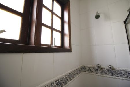 Casa de condomínio para alugar com 330m², 4 quartos e 1 vagaBanheiro da Suíte 3