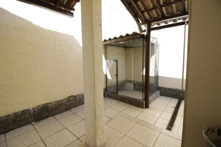 Casa de condomínio para alugar com 330m², 4 quartos e 1 vagaÁrea de Serviço