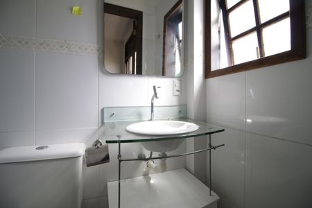 Casa de condomínio para alugar com 330m², 4 quartos e 1 vagaBanheiro da Suíte 2