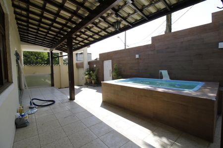 Casa de condomínio para alugar com 330m², 4 quartos e 1 vagaQuintal