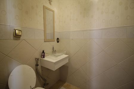 Casa de condomínio para alugar com 330m², 4 quartos e 1 vagaBanheiro Social