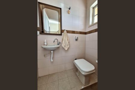 Casa de condomínio para alugar com 590m², 4 quartos e 2 vagasLavabo