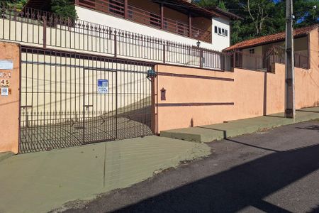 Casa de condomínio para alugar com 590m², 4 quartos e 2 vagasFachada