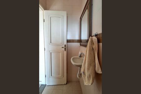 Casa de condomínio para alugar com 590m², 4 quartos e 2 vagasLavabo