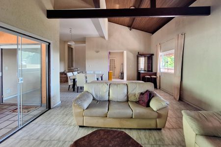 Casa de condomínio para alugar com 590m², 4 quartos e 2 vagasSala 1