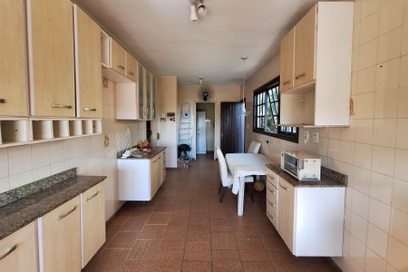 Casa de condomínio para alugar com 590m², 4 quartos e 2 vagasCozinha