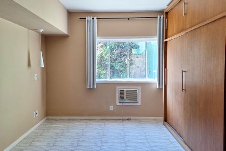 Casa de condomínio para alugar com 590m², 4 quartos e 2 vagasSuíte 1