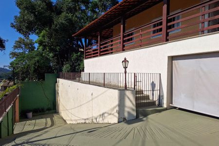 Casa de condomínio para alugar com 590m², 4 quartos e 2 vagasQuintal