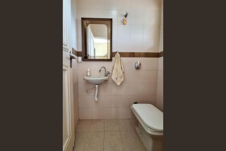 Casa de condomínio para alugar com 590m², 4 quartos e 2 vagasLavabo