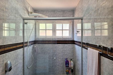 Casa de condomínio para alugar com 590m², 4 quartos e 2 vagasBanheiro da Suíte 1