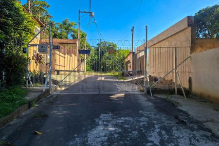 Casa de condomínio para alugar com 590m², 4 quartos e 2 vagasFachada