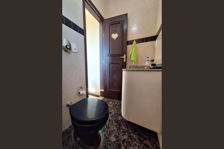 Casa de condomínio para alugar com 590m², 4 quartos e 2 vagasBanheiro Social