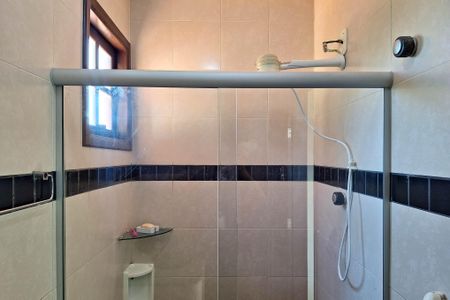 Casa de condomínio para alugar com 590m², 4 quartos e 2 vagasBanheiro Social