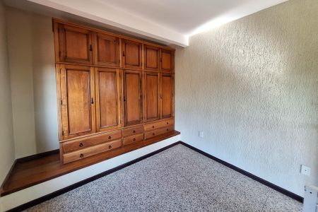 Casa de condomínio para alugar com 590m², 4 quartos e 2 vagasQuarto 1