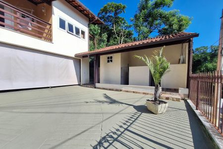 Casa de condomínio para alugar com 590m², 4 quartos e 2 vagasQuintal