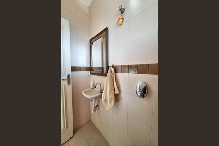 Casa de condomínio para alugar com 590m², 4 quartos e 2 vagasLavabo