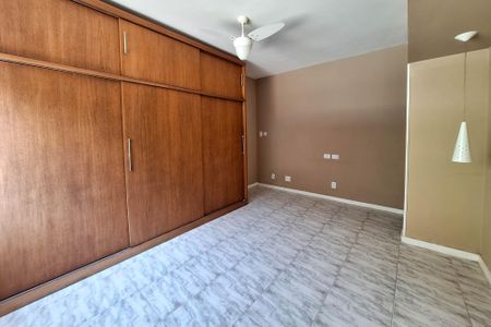 Casa de condomínio para alugar com 590m², 4 quartos e 2 vagasSuíte 1