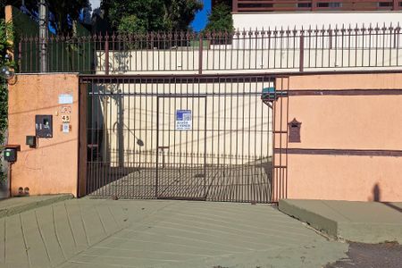 Casa de condomínio para alugar com 590m², 4 quartos e 2 vagasFachada