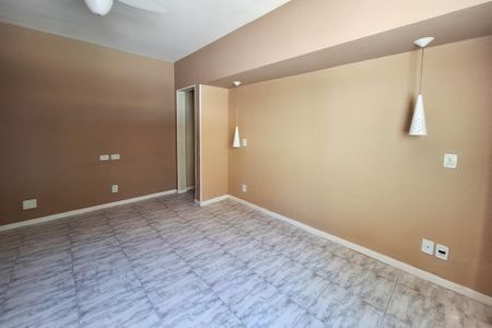 Casa de condomínio para alugar com 590m², 4 quartos e 2 vagasSuíte 1