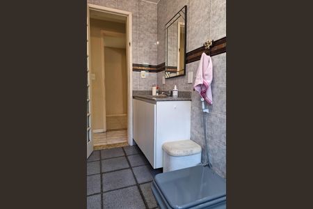 Casa de condomínio para alugar com 590m², 4 quartos e 2 vagasBanheiro da Suíte 1