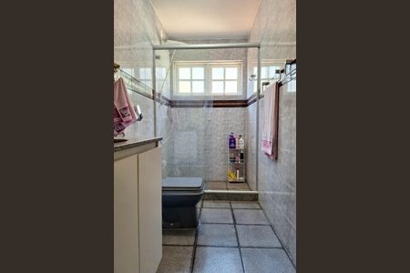 Casa de condomínio para alugar com 590m², 4 quartos e 2 vagasBanheiro da Suíte 1