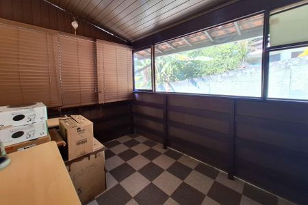 Casa de condomínio para alugar com 590m², 4 quartos e 2 vagasEscritório