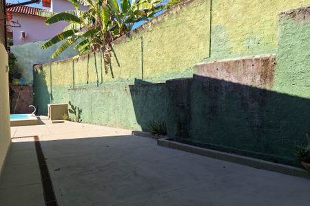 Casa de condomínio para alugar com 590m², 4 quartos e 2 vagasQuintal