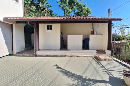 Casa de condomínio para alugar com 590m², 4 quartos e 2 vagasQuintal