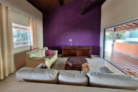 Casa de condomínio para alugar com 590m², 4 quartos e 2 vagasSala 1