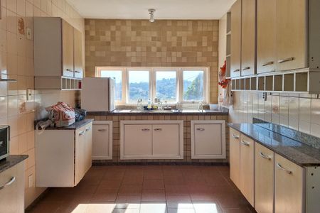 Casa de condomínio para alugar com 590m², 4 quartos e 2 vagasCozinha