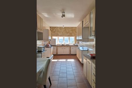 Casa de condomínio para alugar com 590m², 4 quartos e 2 vagasCozinha