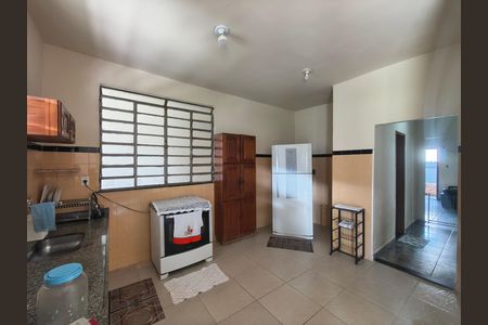 Casa à venda com 645m², 6 quartos e 5 vagas Casa à venda com 645m², 6 quartos e 5 vagasCozinha