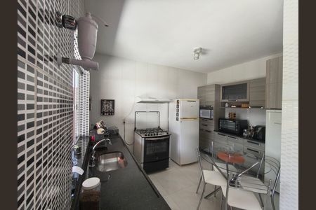 Casa à venda com 645m², 6 quartos e 5 vagas Casa à venda com 645m², 6 quartos e 5 vagasCozinha 2