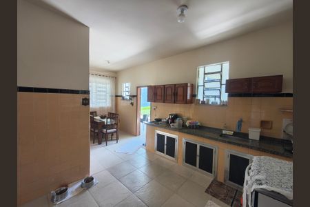 Casa à venda com 645m², 6 quartos e 5 vagas Casa à venda com 645m², 6 quartos e 5 vagasCozinha