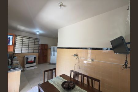 Casa à venda com 645m², 6 quartos e 5 vagas Casa à venda com 645m², 6 quartos e 5 vagasCozinha
