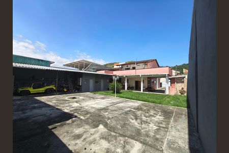 Casa à venda com 645m², 6 quartos e 5 vagas Casa à venda com 645m², 6 quartos e 5 vagasQuintal