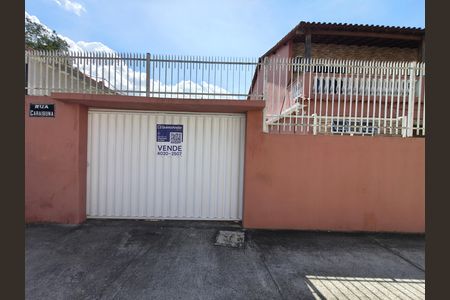 Casa à venda com 645m², 6 quartos e 5 vagas Casa à venda com 645m², 6 quartos e 5 vagasFachada