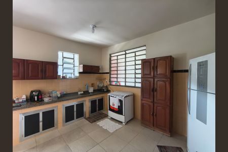 Casa à venda com 645m², 6 quartos e 5 vagas Casa à venda com 645m², 6 quartos e 5 vagasCozinha