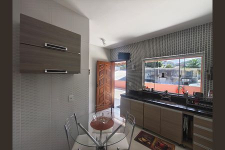 Casa à venda com 645m², 6 quartos e 5 vagas Casa à venda com 645m², 6 quartos e 5 vagasCozinha 2