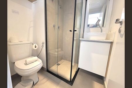 Banheiro de kitnet/studio para alugar com 2 quartos, 16m² em Bela Vista, São Paulo